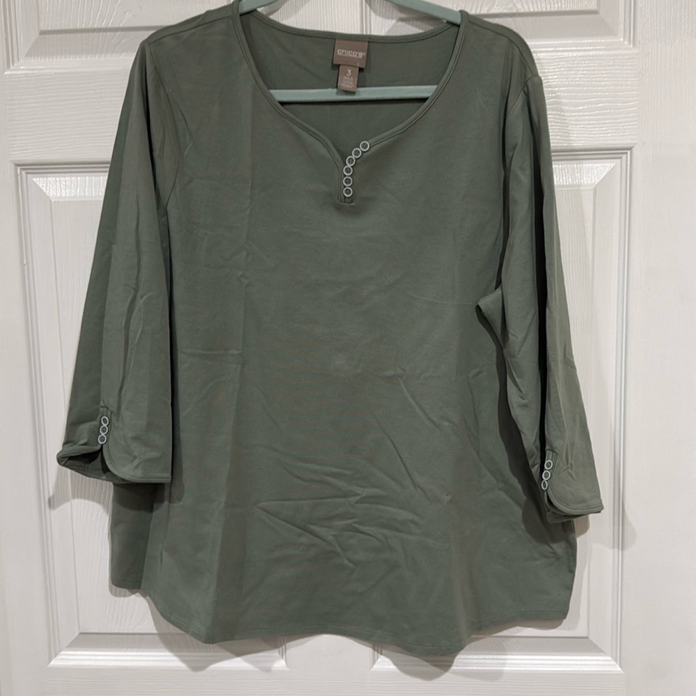 Chicos Top light green, button detail, 3/4 sleeve